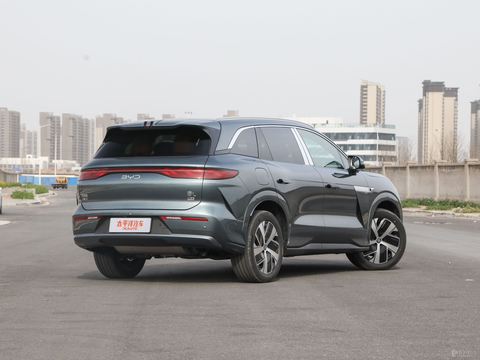 BYD Tang L DM 200KM AWD LiDAR Flagship — Additional exterior view. Image 2 of 3. Authorized new car for export from China.