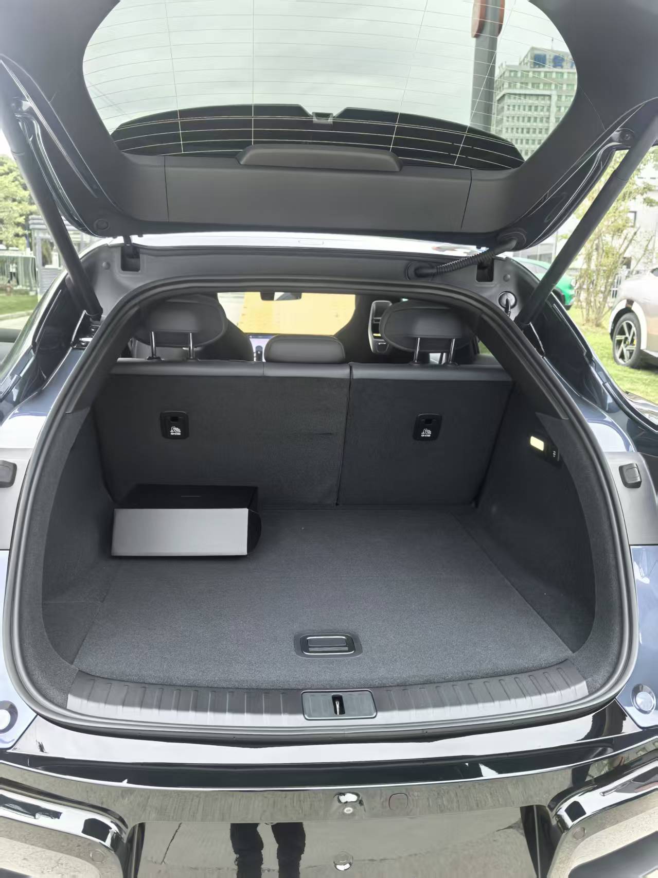 Xiaomi YU7 2025 Long Range Rear Drive Edition — Equipment or detail photograph. Image 5 of 6. Authorized new car for exp...
