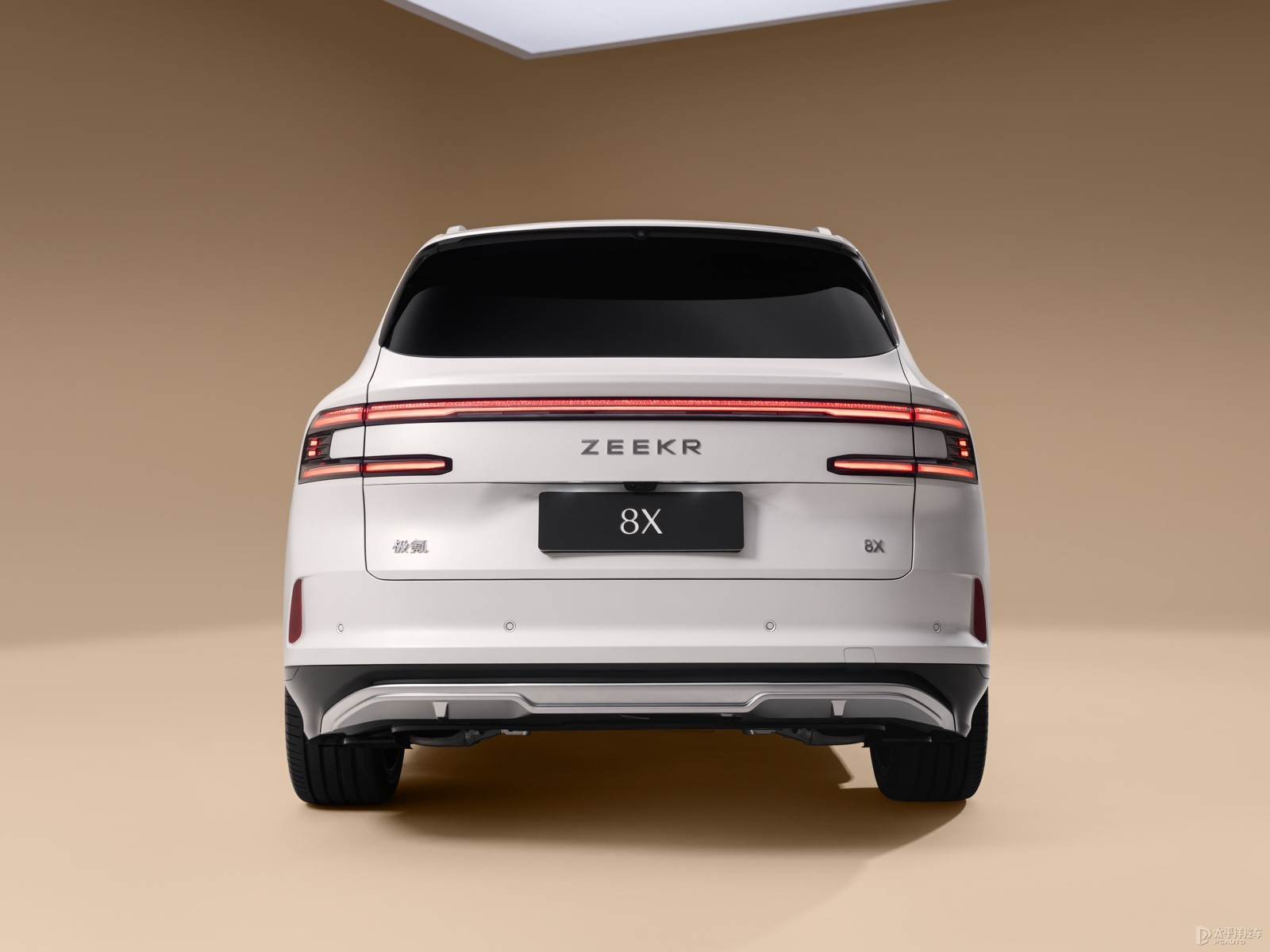 zeekr 8x Dawn version 70kWh — Interior or cabin view. Image 4 of 7. Authorized new car for export from China.