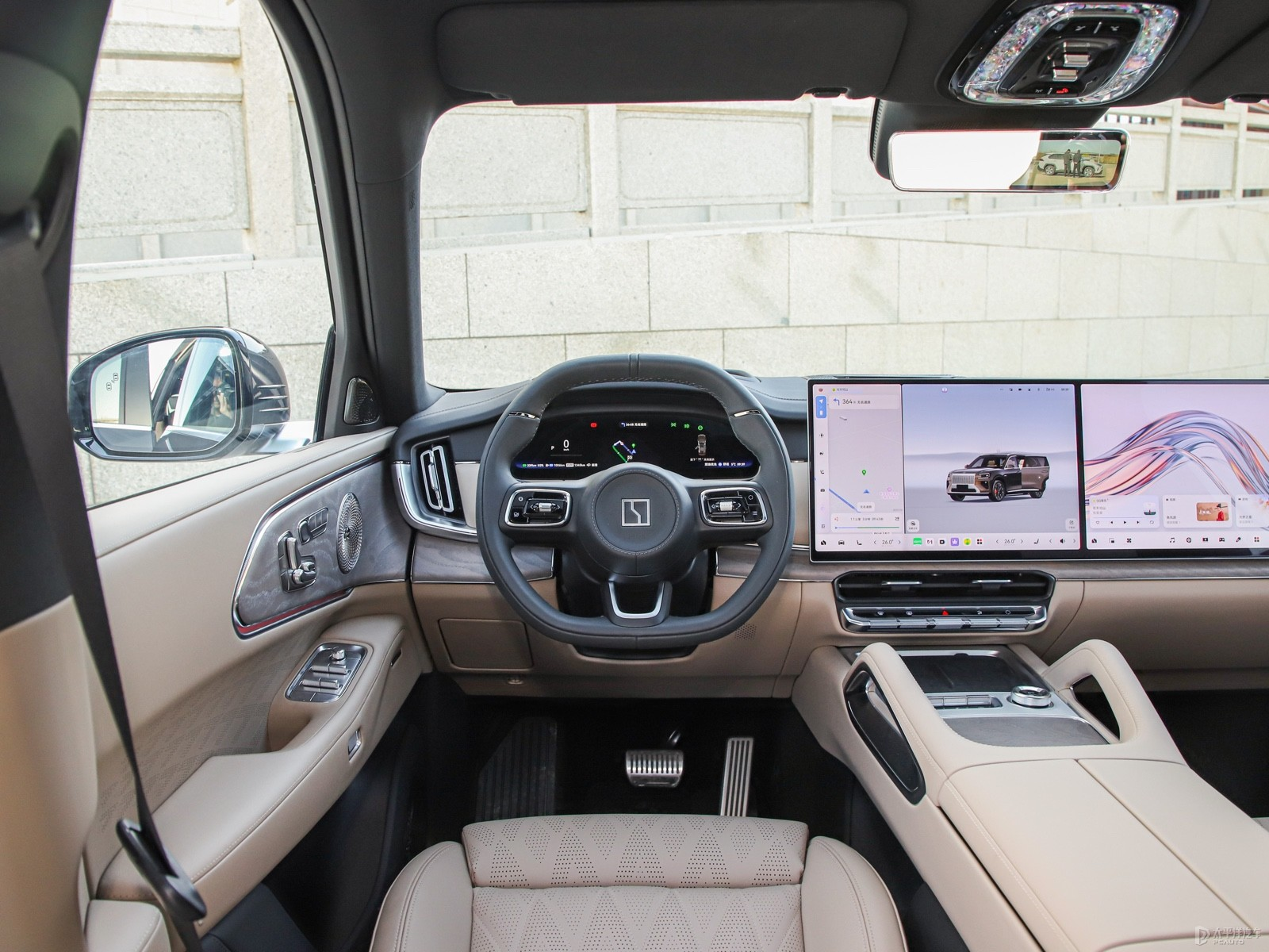 zeekr 8x Dawn version 70kWh — Another photograph of this listing. Image 6 of 7. Authorized new car for export from China.