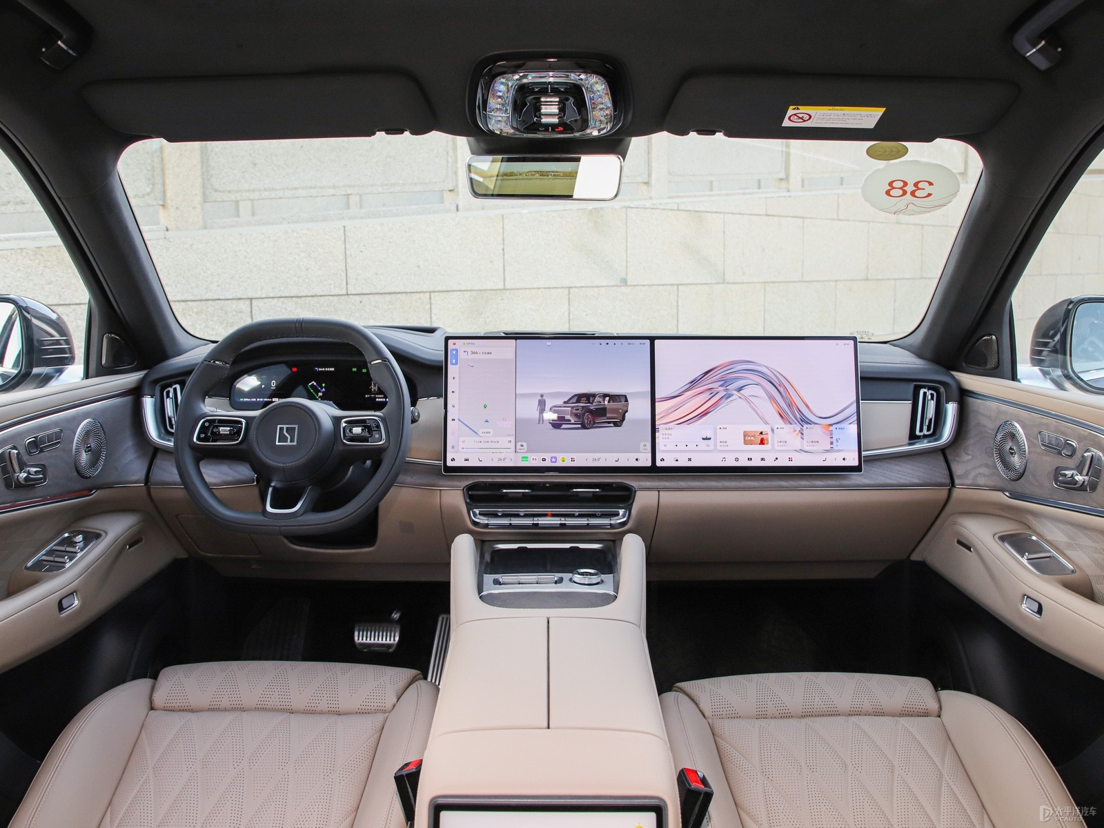 zeekr 8x Dawn version 70kWh — Equipment or detail photograph. Image 5 of 7. Authorized new car for export from China.